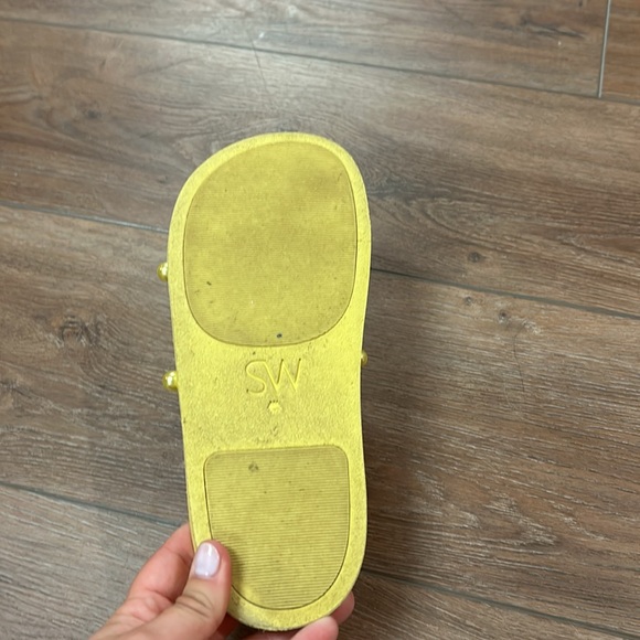 Yellow Stuart Whitman  pearl slides - Picture 4 of 6